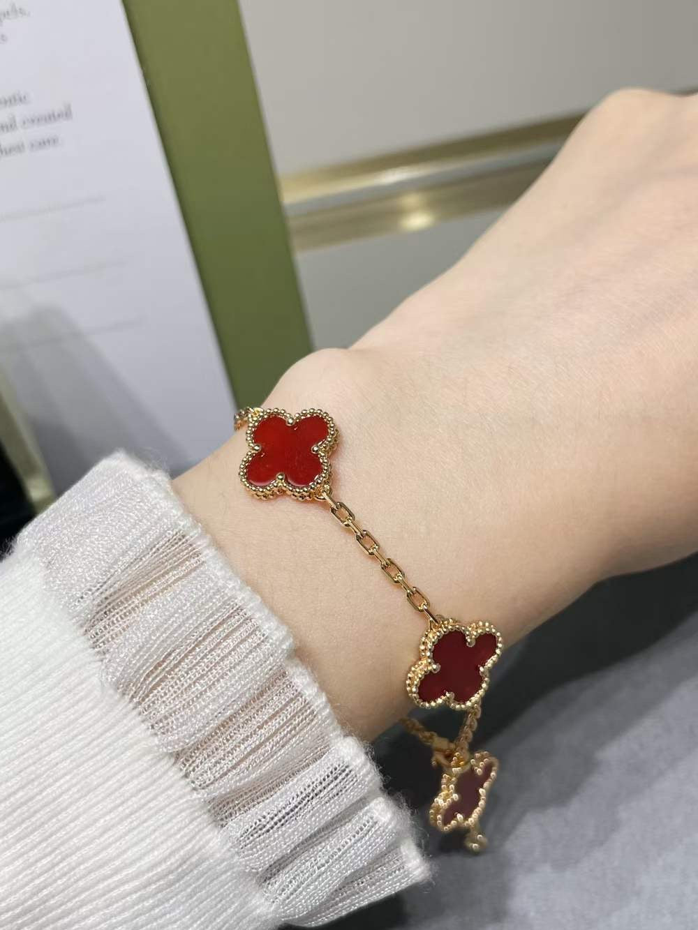 5 Motif Clover Carnelian Bracelet