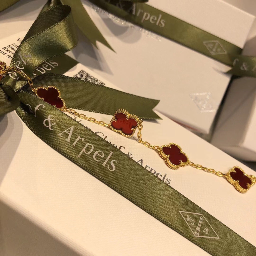 5 Motif Clover Carnelian Bracelet