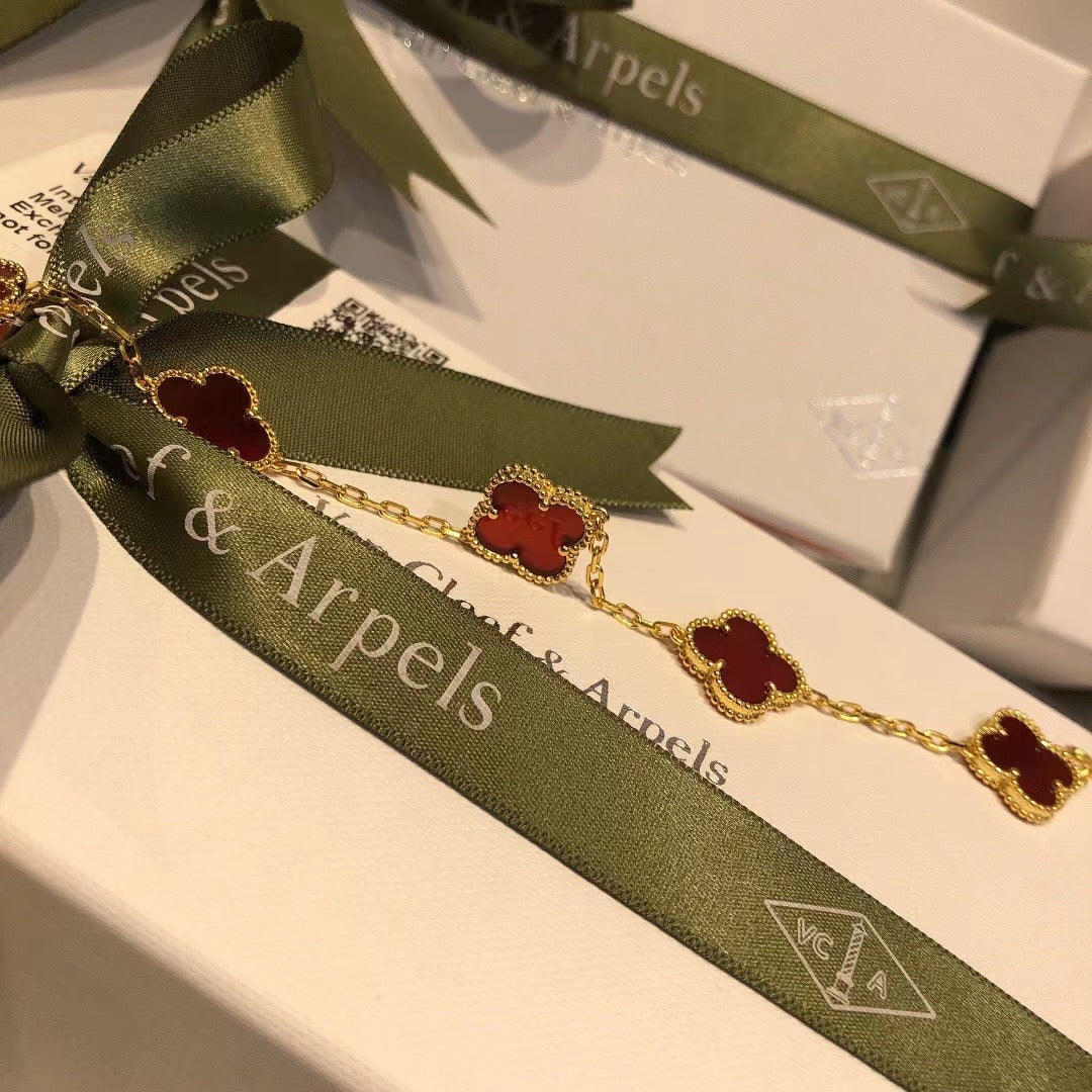 5 Motif Clover Carnelian Bracelet