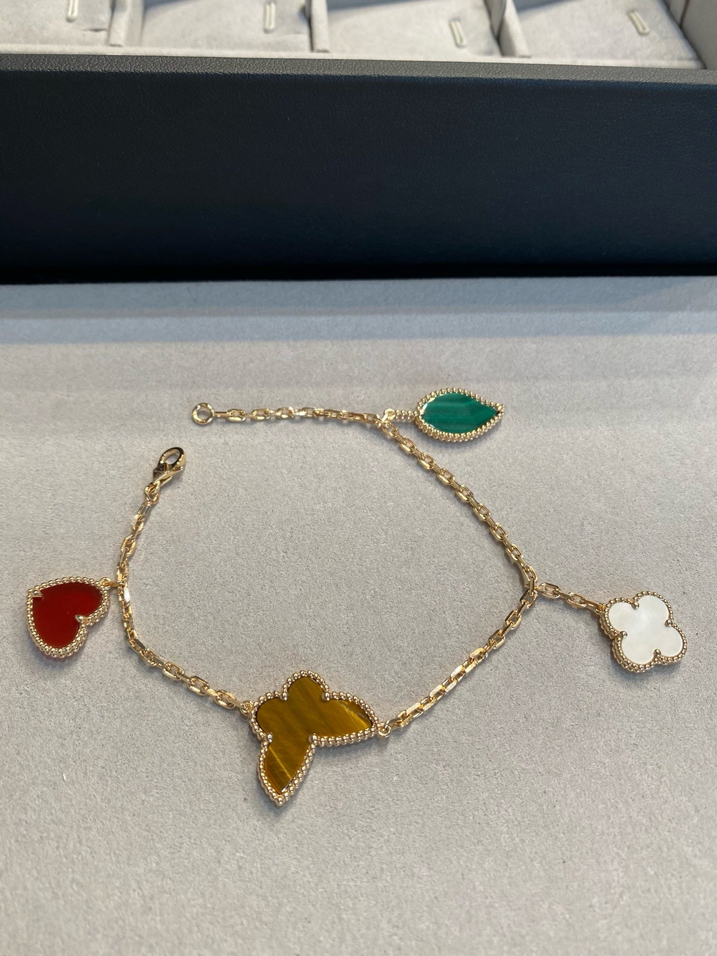 VCA 4 motifs Spring bracelet - Yellow gold