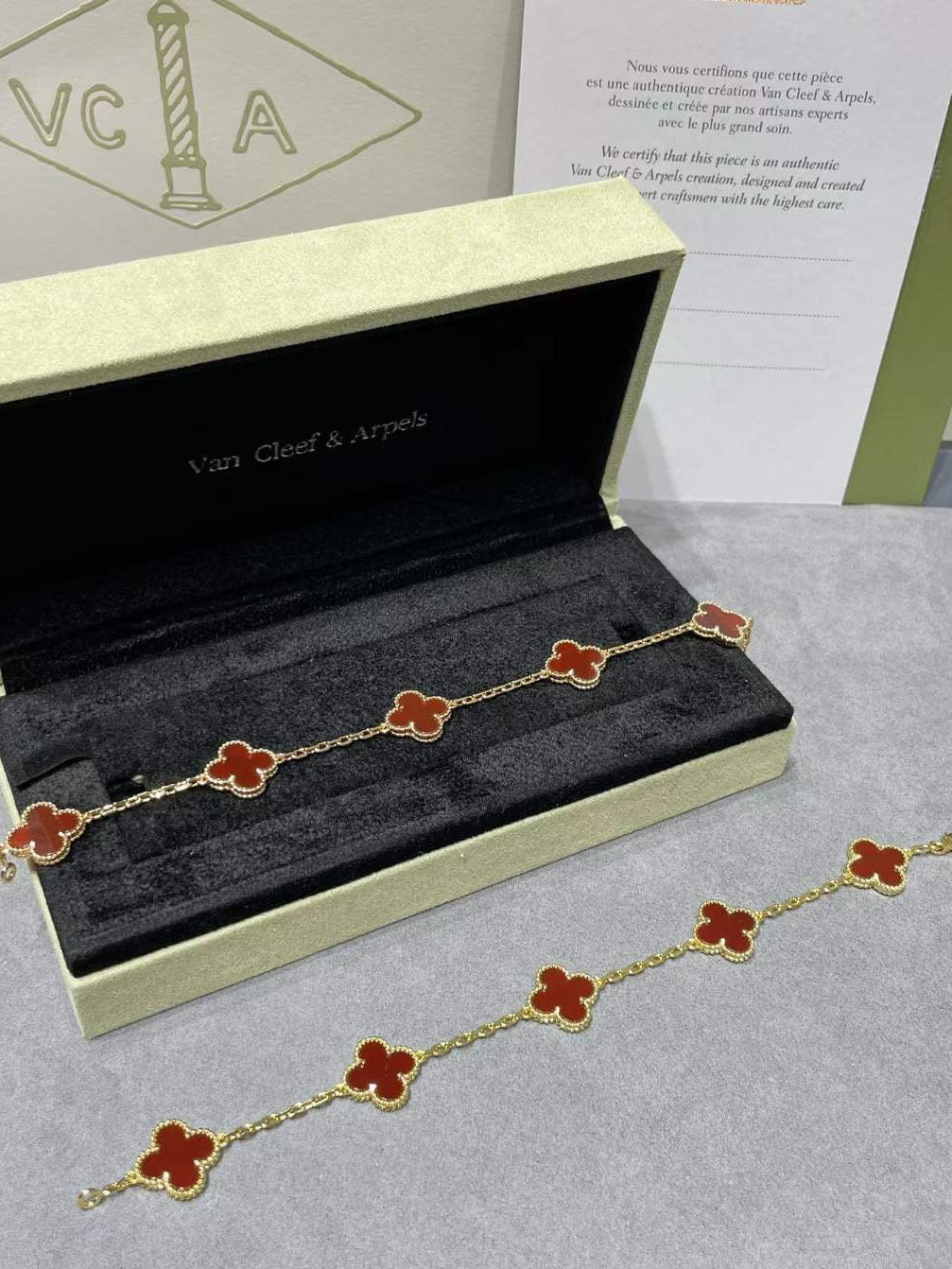 5 Motif Clover Carnelian Bracelet
