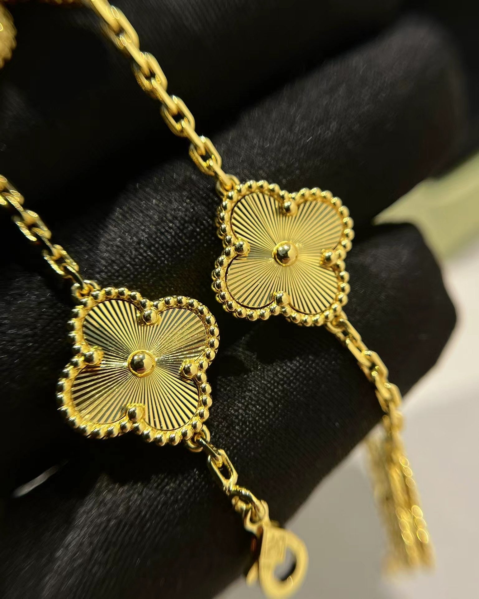 5 motif Clover Lucky Yellow Gold Bracelet