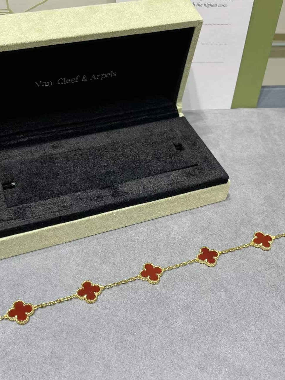 5 Motif Clover Carnelian Bracelet