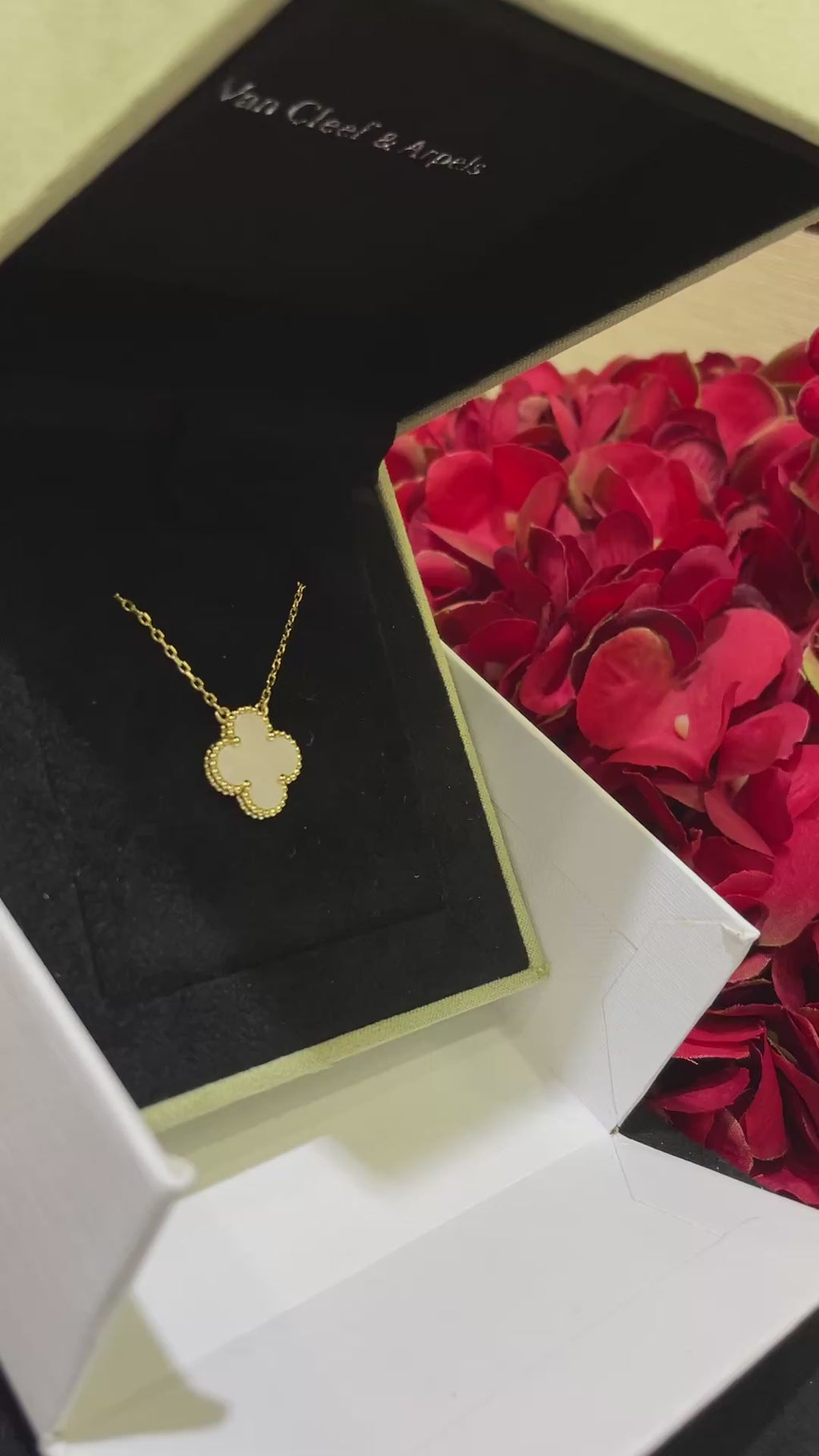 Mother of pearl yellow gold necklace 15mm
