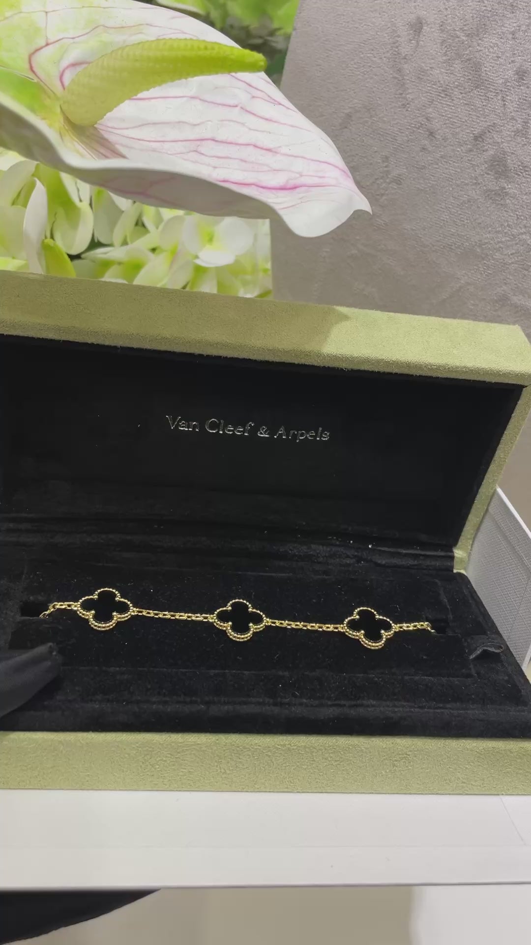 5 motif clover Onyx Yellow Gold Bracelet